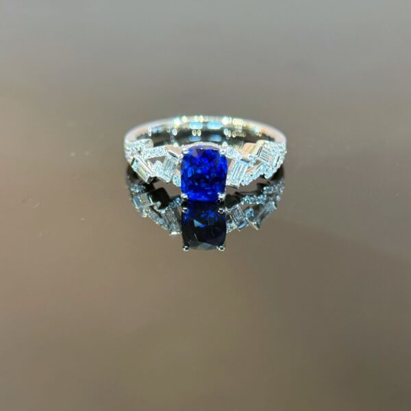 18K White Gold Sapphire 1.52ct Long Octagonal Ring