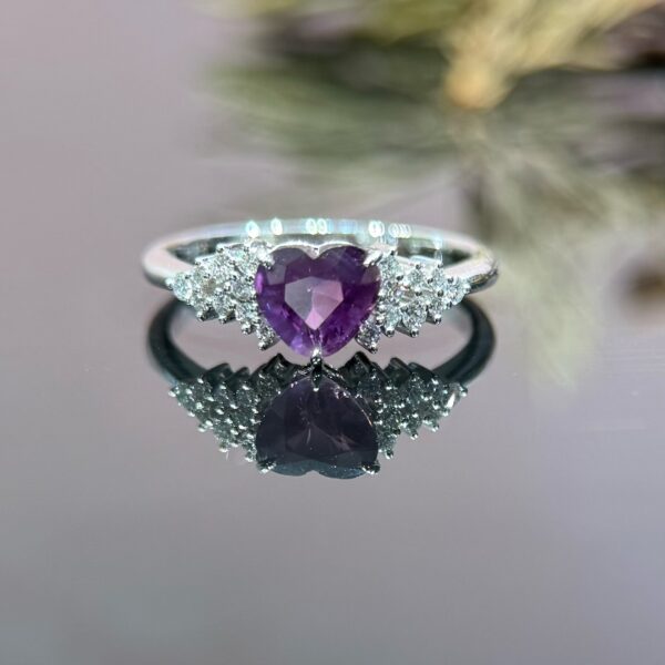 18K White Gold Sapphire 1.24ct Heart Ring