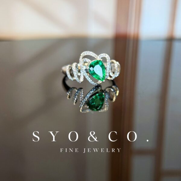 18K White Gold Emerald 0.86ct Pear Ring