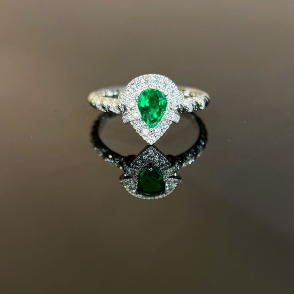 18K White Gold Emerald 0.55ct Heart Ring